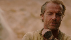 extant_GameOfThrones_2x04-GardenOfBones_1924