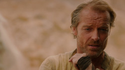 extant_GameOfThrones_2x04-GardenOfBones_1926