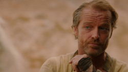 extant_GameOfThrones_2x04-GardenOfBones_1932