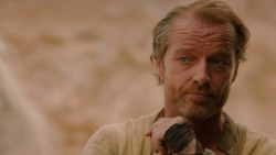 extant_GameOfThrones_2x04-GardenOfBones_1933