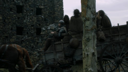 extant_GameOfThrones_2x04-GardenOfBones_1943