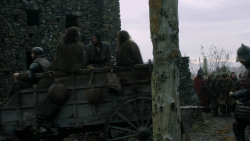 extant_GameOfThrones_2x04-GardenOfBones_1945