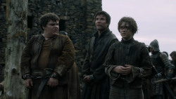 extant_GameOfThrones_2x04-GardenOfBones_1994