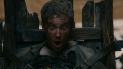 extant_GameOfThrones_2x04-GardenOfBones_2856