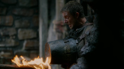 extant_GameOfThrones_2x04-GardenOfBones_2864