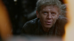 extant_GameOfThrones_2x04-GardenOfBones_2870
