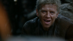extant_GameOfThrones_2x04-GardenOfBones_2871