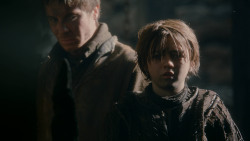 extant_GameOfThrones_2x04-GardenOfBones_2881