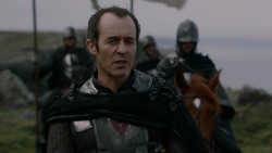 extant_GameOfThrones_2x04-GardenOfBones_3124