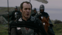 extant_GameOfThrones_2x04-GardenOfBones_3126