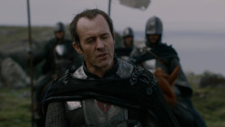 extant_GameOfThrones_2x04-GardenOfBones_3164
