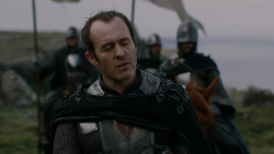 extant_GameOfThrones_2x04-GardenOfBones_3165
