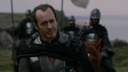 extant_GameOfThrones_2x04-GardenOfBones_3194