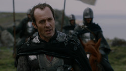 extant_GameOfThrones_2x04-GardenOfBones_3196