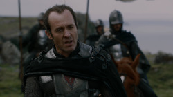 extant_GameOfThrones_2x04-GardenOfBones_3197