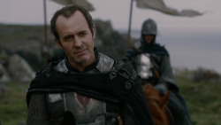 extant_GameOfThrones_2x04-GardenOfBones_3236