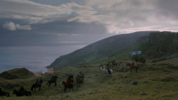 extant_GameOfThrones_2x04-GardenOfBones_3257