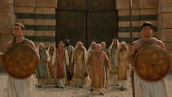 extant_GameOfThrones_2x04-GardenOfBones_3336