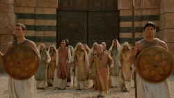 extant_GameOfThrones_2x04-GardenOfBones_3337