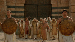 extant_GameOfThrones_2x04-GardenOfBones_3338