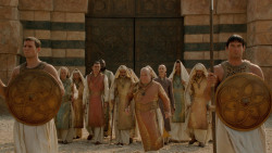 extant_GameOfThrones_2x04-GardenOfBones_3340