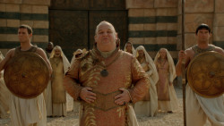 extant_GameOfThrones_2x04-GardenOfBones_3362