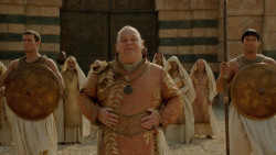 extant_GameOfThrones_2x04-GardenOfBones_3364