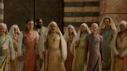 extant_GameOfThrones_2x04-GardenOfBones_3409