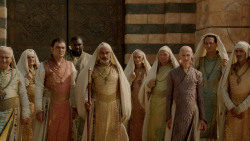 extant_GameOfThrones_2x04-GardenOfBones_3410