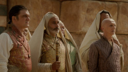 extant_GameOfThrones_2x04-GardenOfBones_3496