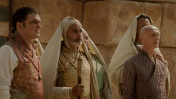 extant_GameOfThrones_2x04-GardenOfBones_3497