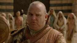 extant_GameOfThrones_2x04-GardenOfBones_3498