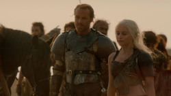 extant_GameOfThrones_2x04-GardenOfBones_3508