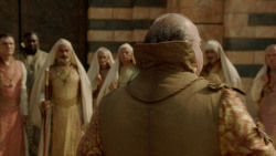 extant_GameOfThrones_2x04-GardenOfBones_3567