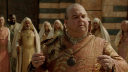 extant_GameOfThrones_2x04-GardenOfBones_3575