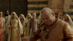 extant_GameOfThrones_2x04-GardenOfBones_3605
