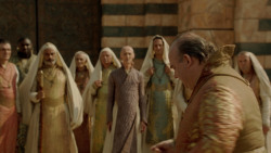 extant_GameOfThrones_2x04-GardenOfBones_3606