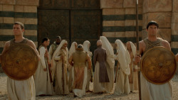 extant_GameOfThrones_2x04-GardenOfBones_3612