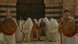 extant_GameOfThrones_2x04-GardenOfBones_3615