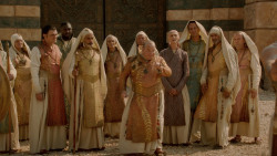 extant_GameOfThrones_2x04-GardenOfBones_3667