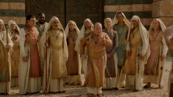 extant_GameOfThrones_2x04-GardenOfBones_3668