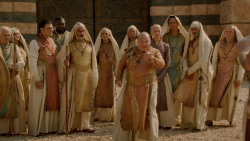 extant_GameOfThrones_2x04-GardenOfBones_3670