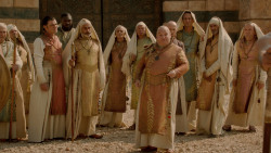 extant_GameOfThrones_2x04-GardenOfBones_3678