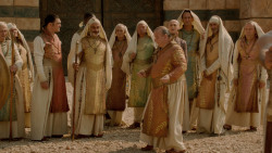 extant_GameOfThrones_2x04-GardenOfBones_3685