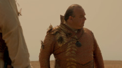 extant_GameOfThrones_2x04-GardenOfBones_3716