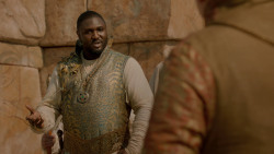 extant_GameOfThrones_2x04-GardenOfBones_3733