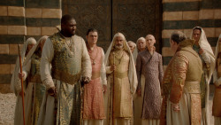 extant_GameOfThrones_2x04-GardenOfBones_3764