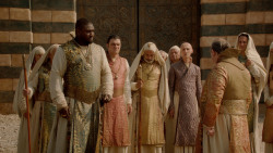 extant_GameOfThrones_2x04-GardenOfBones_3765