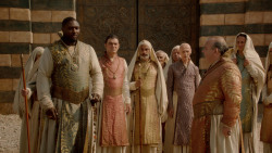 extant_GameOfThrones_2x04-GardenOfBones_3770