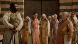 extant_GameOfThrones_2x04-GardenOfBones_3786
